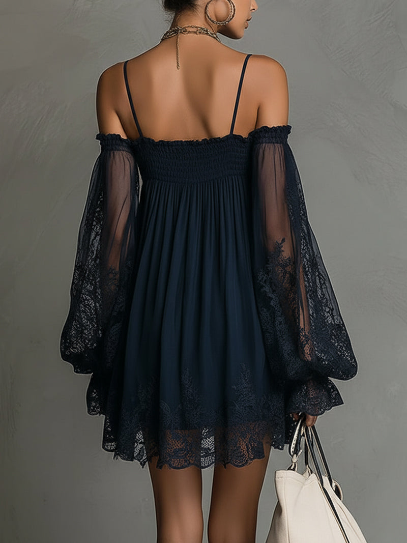 Noëlle | Robe Courte en Mousseline Bleu Marine à Dentelle et Épaules Dénudées