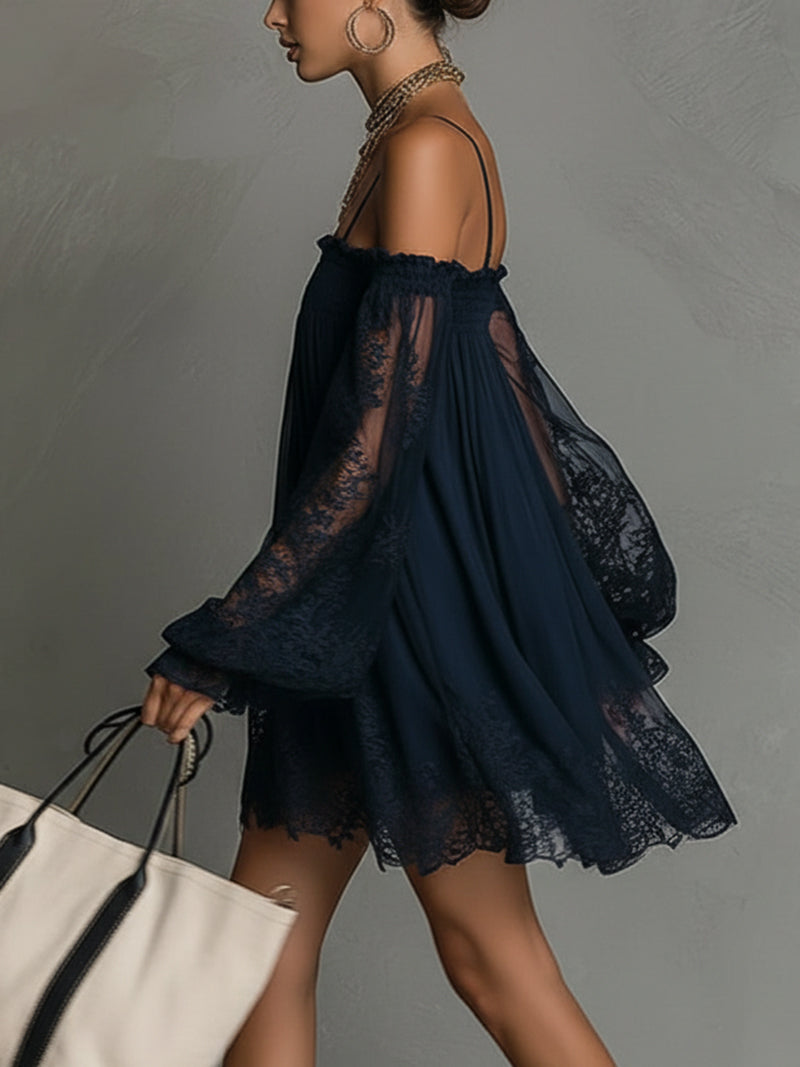 Noëlle | Robe Courte en Mousseline Bleu Marine à Dentelle et Épaules Dénudées
