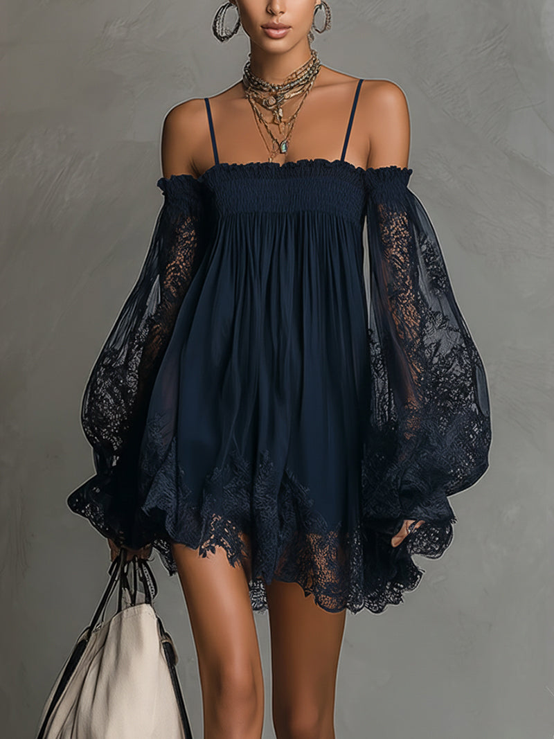 Noëlle | Robe Courte en Mousseline Bleu Marine à Dentelle et Épaules Dénudées